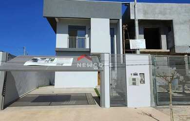 Imagem: A casa possui 3 Dormitórios, 1 Banheiro, 2 Vagas na garagem