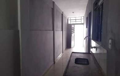 Imagem: A casa possui 2 Dormitórios, 1 Banheiro, 2 Vagas na garagem