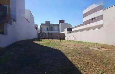 Imagem: O terreno possui 300m² de Área e está localizado em Parque