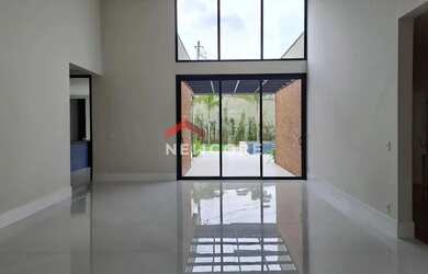 Imagem: A casa em condomínio possui 5 Dormitórios, 5 Banheiros, 4