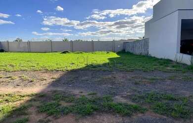 Imagem: O terreno possui 420m² de Área e está localizado em Loteamento