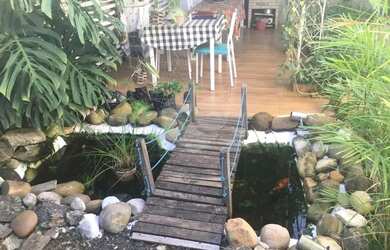 Imagem: A casa possui 4 Dormitórios, 1 Banheiro, 2 Vagas na garagem