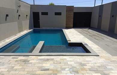 Imagem: A casa possui 1 Dormitório, 1 Banheiro, 3 Vagas na garagem