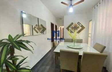 Imagem: A casa possui 3 Dormitórios, 2 Banheiros, 1 Vaga na garagem