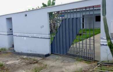 Imagem: A casa possui 2 Dormitórios, 1 Banheiro, 2 Vagas na garagem