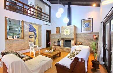 Imagem: A casa em condomínio possui 4 Dormitórios, 5 Banheiros, 2