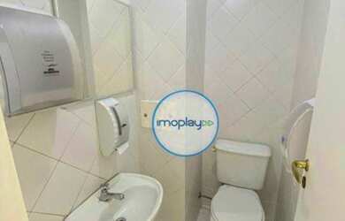 Imagem 6: Conjunto comercial com 64m² vão livre, com piso laminado, 01 banheiro e copa