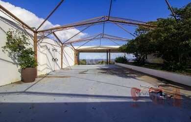 Imagem: O depósito possui 1892m² de Área e está localizado em Pedra