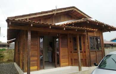 Imagem: A casa possui 2 Dormitórios, 1 Banheiro e está localizado