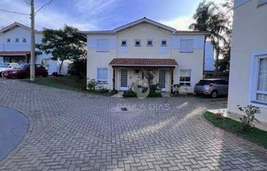 Imagem: A casa em condomínio possui 3 Dormitórios, 1 Banheiro, 2 Vagas