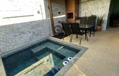 Imagem 2: Linda Casa à Venda. Piscina, Churrasqueira, Imóvel mobiliadoeVaranda