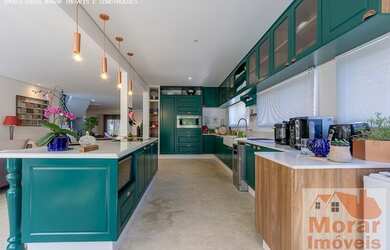 Imagem: A casa em condomínio possui 5 Dormitórios, 3 Banheiros, 5