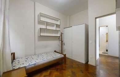 Imagem: O apartamento possui 3 Dormitórios, 1 Banheiro, 1 Vaga na garagem