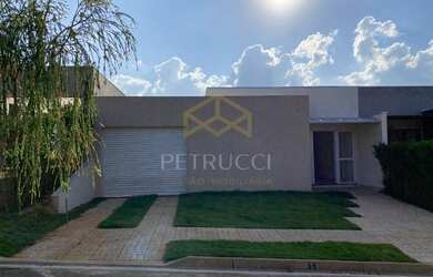 Imagem: A casa em condomínio possui 3 Dormitórios, 2 Banheiros, 4