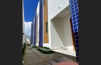 Imagem: A casa possui 3 Dormitórios, 2 Banheiros, 1 Vaga na garagem