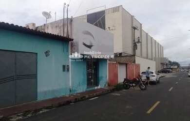 Imagem: A casa possui 2 Dormitórios, 1 Banheiro, 2 Vagas na garagem