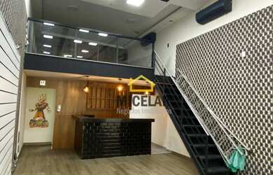 Imagem: O depósito possui 2 Vagas na garagem, 289m² de Área e está