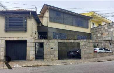 Imagem: A casa possui 4 Dormitórios, 4 Banheiros, 4 Vagas na garagem