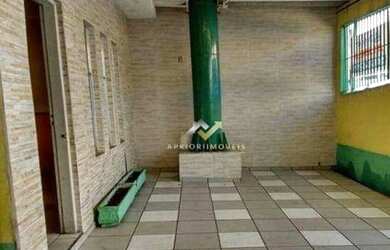 Imagem: O depósito possui 5 Vagas na garagem e 211m² de Área e está