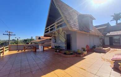 Imagem: A casa em condomínio possui 3 Dormitórios, 3 Banheiros, 3