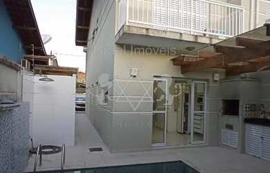 Imagem: A casa possui 3 Dormitórios, 5 Banheiros, 3 Vagas na garagem