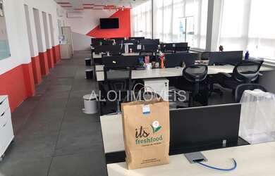 Imagem: O depósito possui 5 Vagas na garagem e 220m² de Área e está