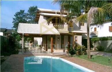 Imagem: A casa possui 3 Dormitórios, 3 Banheiros, 3 Vagas na garagem