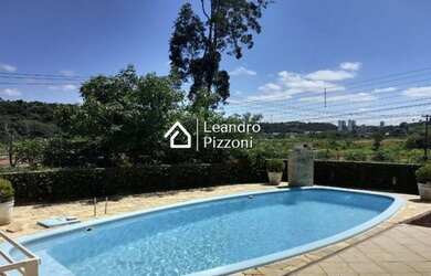 Imagem: A casa possui 5 Dormitórios, 5 Banheiros, 5 Vagas na garagem