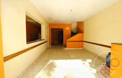 Imagem: O depósito possui 2 Vagas na garagem e 100m² de Área e está