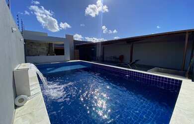 Imagem: A casa possui 3 Dormitórios, 4 Vagas na garagem e está localizado