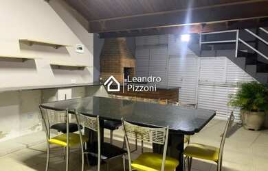 Imagem: A casa possui 4 Dormitórios, 4 Banheiros, 4 Vagas na garagem