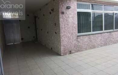 Imagem: A casa possui 3 Dormitórios, 1 Banheiro, 3 Vagas na garagem