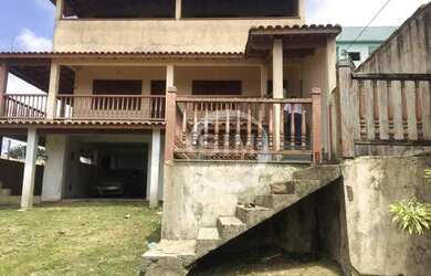 Imagem: A casa possui 5 Dormitórios, 3 Banheiros, 3 Vagas na garagem