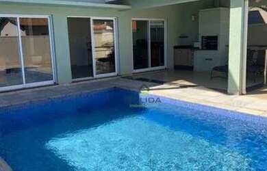 Imagem: A casa em condomínio possui 4 Dormitórios, 4 Banheiros, 2