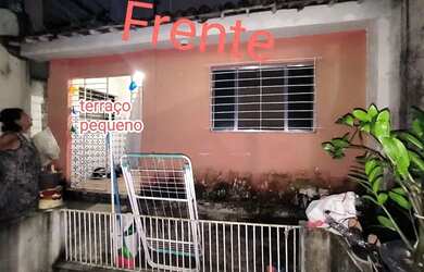 Imagem: A casa possui 2 Dormitórios, 1 Banheiro, 1 Vaga na garagem