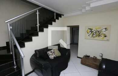 Imagem: A casa possui 4 Dormitórios, 3 Banheiros, 1 Vaga na garagem