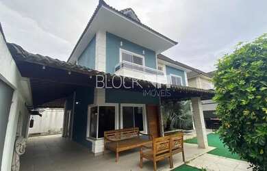 Imagem: A casa em condomínio para alugar possui 4 Dormitórios, 5 Banheiros