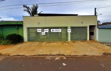 Imagem: A casa possui 3 Dormitórios, 5 Banheiros, 5 Vagas na garagem