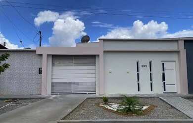 Imagem: A casa possui 3 Dormitórios, 3 Banheiros, 3 Vagas na garagem