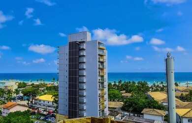 Imagem: A casa possui 4 Dormitórios, 5 Banheiros, 4 Vagas na garagem