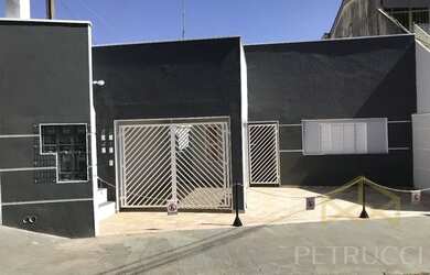 Imagem: A casa possui 5 Dormitórios, 4 Banheiros, 3 Vagas na garagem