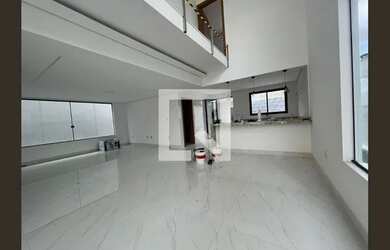 Imagem: A casa possui 4 Dormitórios, 5 Banheiros, 4 Vagas na garagem