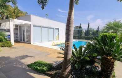 Imagem: A casa possui 3 Dormitórios, 5 Banheiros, 5 Vagas na garagem