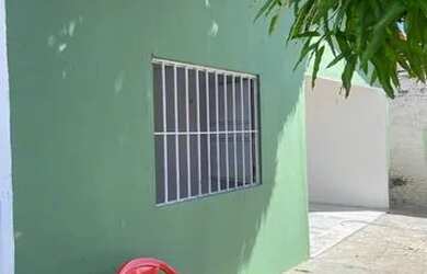 Imagem: A casa possui 2 Dormitórios, 1 Banheiro, 2 Vagas na garagem