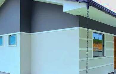 Imagem: A casa possui 2 Dormitórios, 2 Banheiros, 2 Vagas na garagem