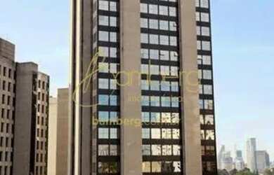 Imagem: O depósito possui 5 Vagas na garagem e 321m² de Área e está