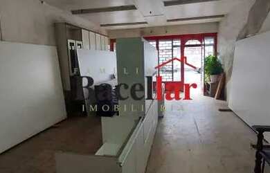 Imagem: O depósito possui 1 Vaga na garagem, 250m² de Área e está