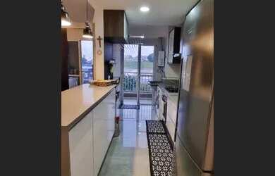 Imagem: O apartamento possui 2 Dormitórios, 1 Banheiro, 1 Vaga na garagem