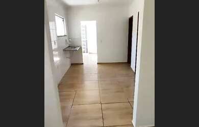 Imagem: A casa possui 2 Dormitórios, 1 Banheiro e está localizado