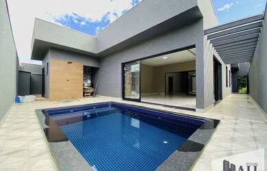 Imagem: A casa em condomínio possui 3 Dormitórios, 4 Banheiros, 4